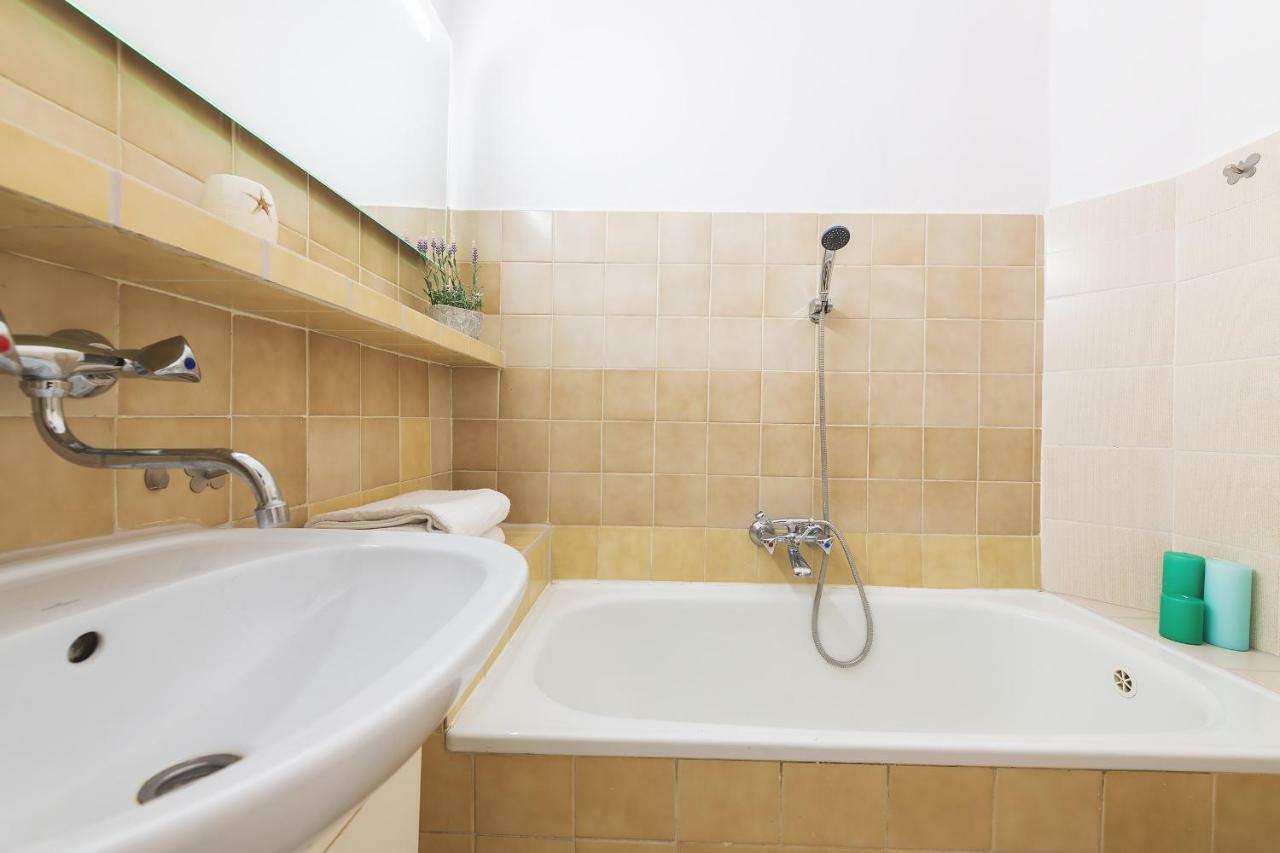 Zbawiciela Square P&O Serviced Apartments Варшава Экстерьер фото